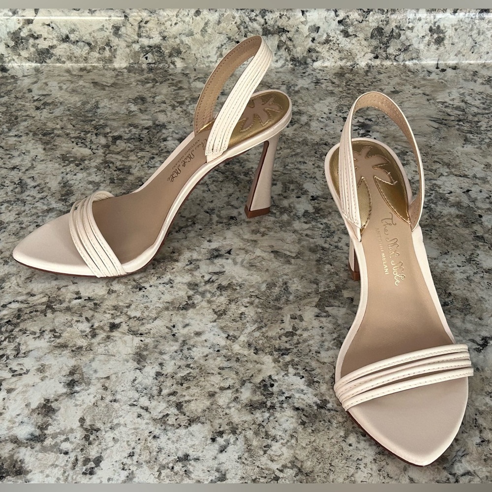 New Antonio Melani Nat Note, Granada Leather Heel Sandal in Sweet Cream Size 7.5